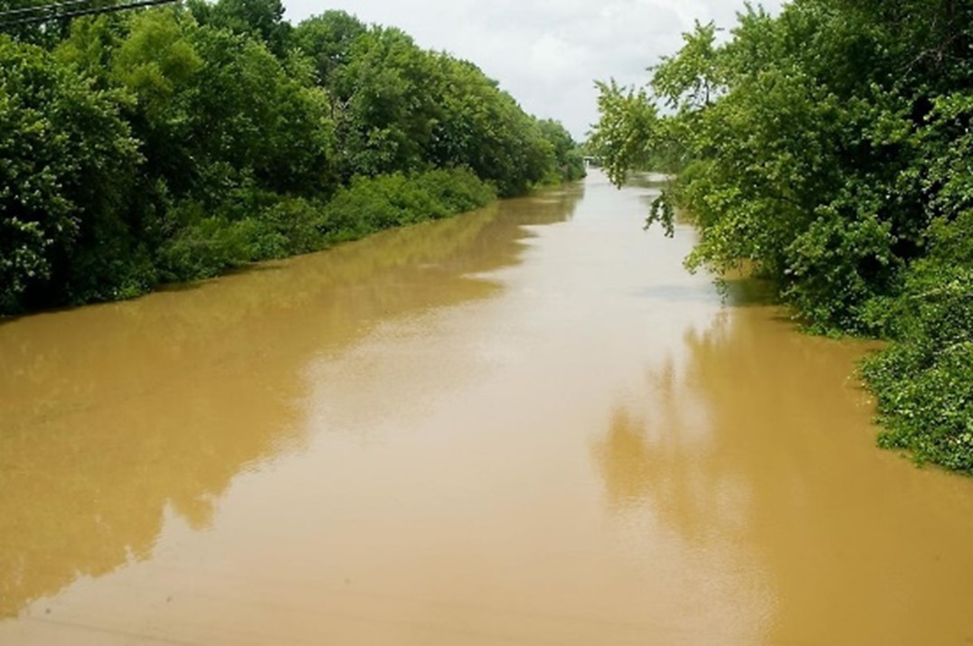 The Big Muddy River in Illinois has water that has very low clarity (high turbidity). This indicates a low water quality filled with natural particles or contaminants.